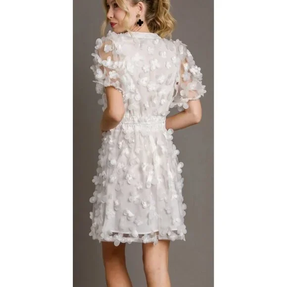 NWT Umgee White 3D Organza Split Neck Dress/Puff Sleeve Dress SMALL - Picture 3 of 11